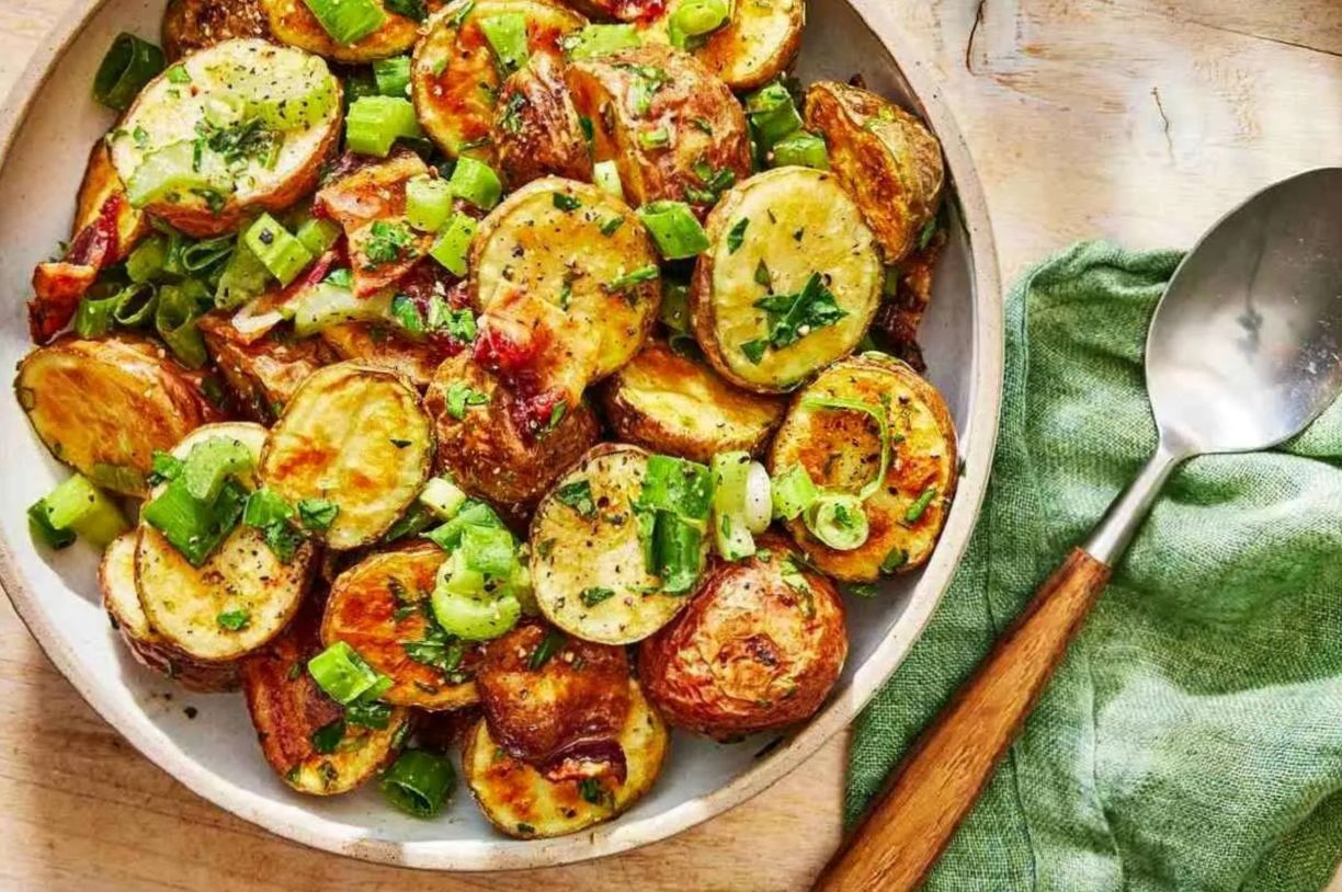 دستور پخت آسان امروز| طرز تهیه سالاد سیب زمینی اتریشی؛ یک سالاد خوشمزه و مدرن!