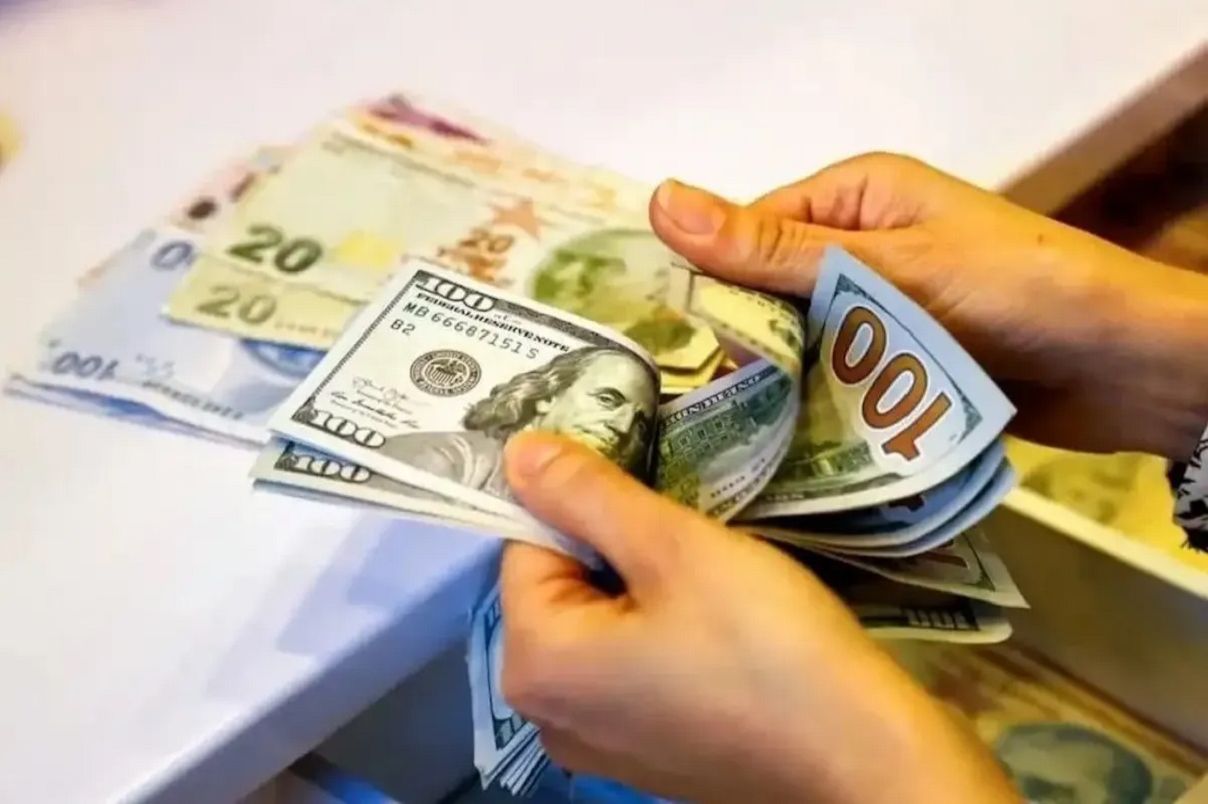 پیش بینی قیمت دلار امروز چهارشنبه ۷ خرداد 1404؛ ارزپاشی، نرخ دلار را حفظ می کند؟