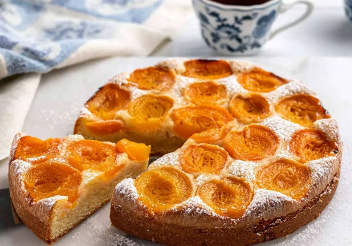 طرز تهیه کیک زردآلو؛ عصرانه‌ای متفاوت و خوشمزه برای دورهمی‌های شما