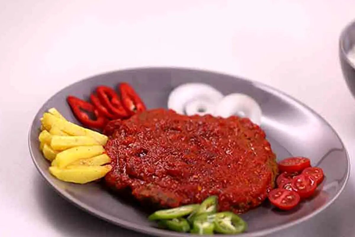 کباب تابه‌ای مرغ با سس آلبالو؛ ترکیب طعمی متفاوت و تازه برای روزهای گرم تابستان