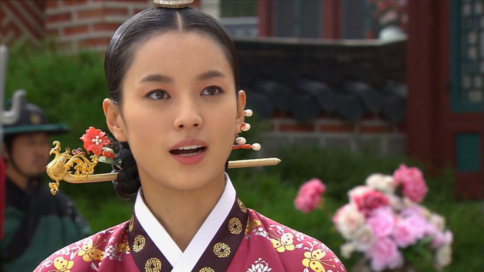 دیدار رومانتیک دو بازیگر سریال دونگی در فرودگاه