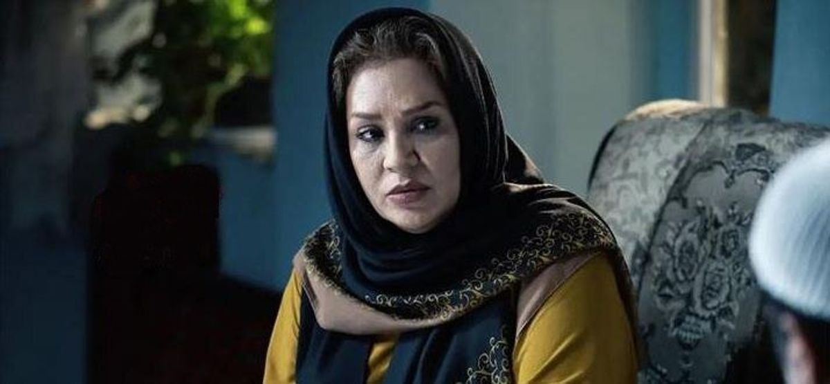 حضور نسرین مقانلو در منزل اکبر عبدی برای تسلیت فوت مادرش؛ چهره‌های غمگین بازیگران در لحظات دردناک
