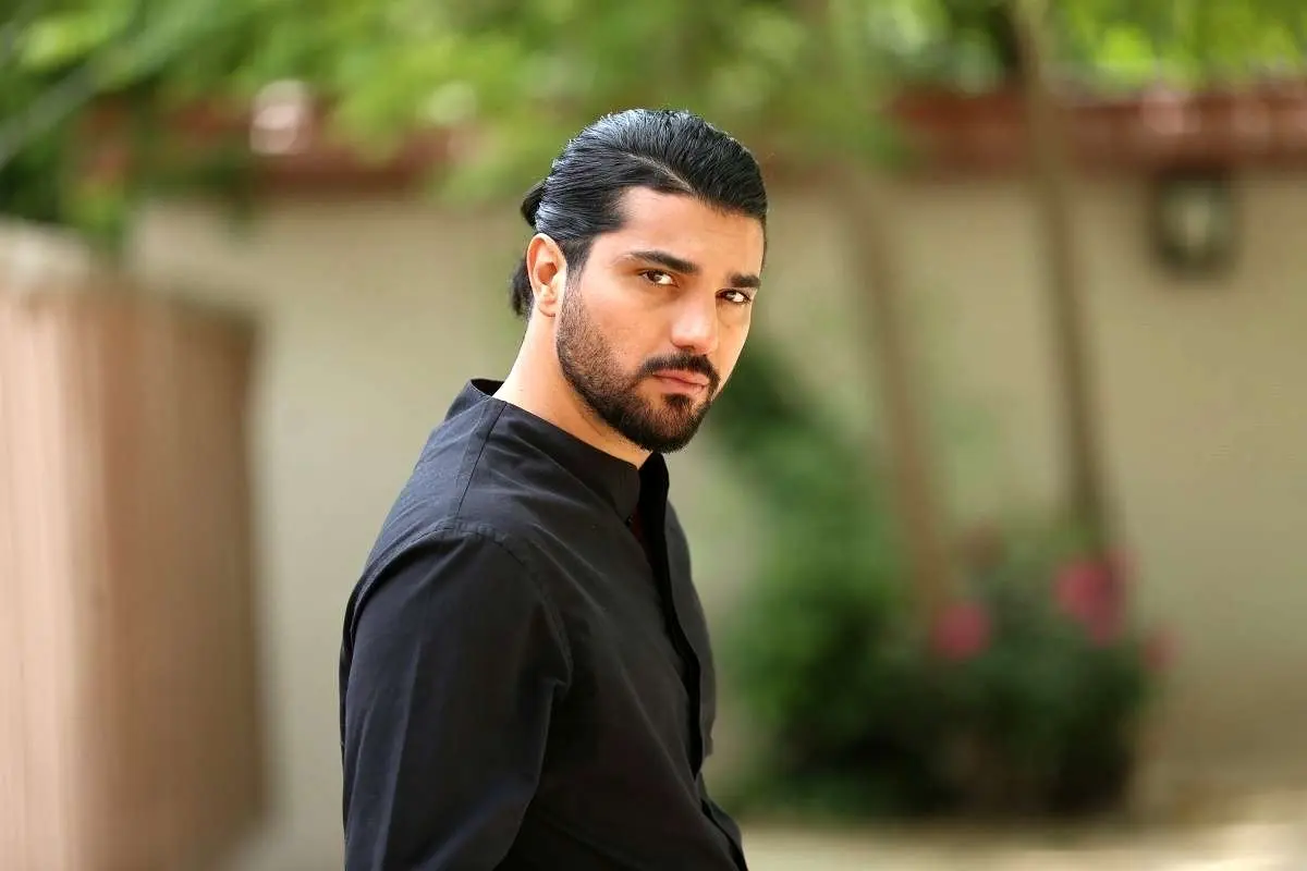 سینا مهراد کنار پسر ساعد و گلوریا؛ ژست خفن و اخم خاص!