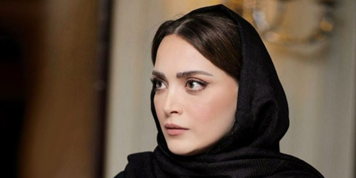 بهنوش طباطبایی با مینی اسکارف گل‌گلی؛ استایلی متفاوت و جذاب که حتما باید ببینید