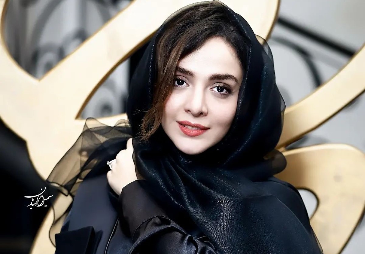 عکس جذاب المیرا دهقانی کنار ساحل دریا؛ بازیگر نقش یاسمن در سریال لحظه گرگ‌ومیش