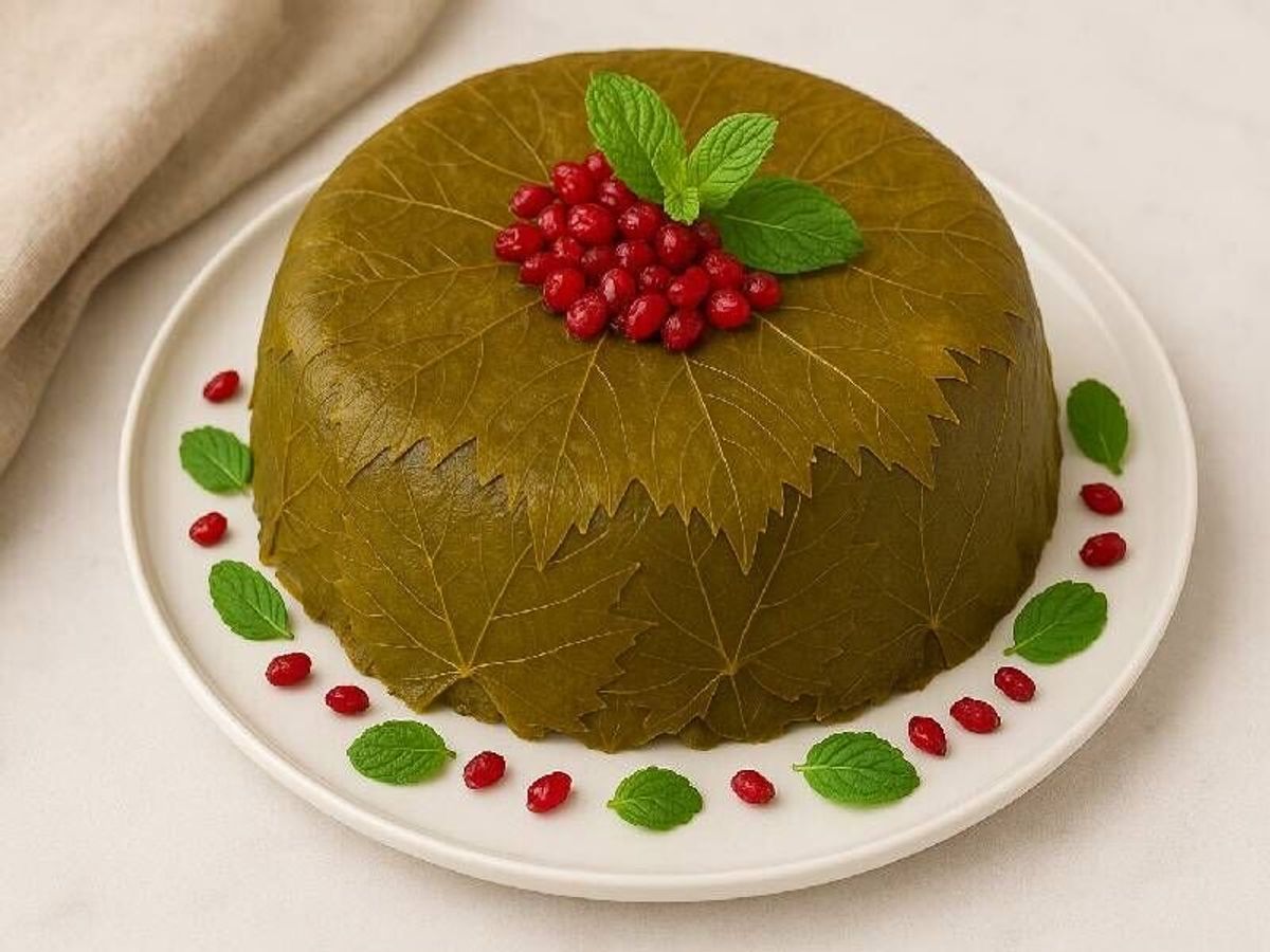 کیک دلمه برگ مو؛ غذای مدرن و خوشطعم بدون دردسر پیچیدن برگ