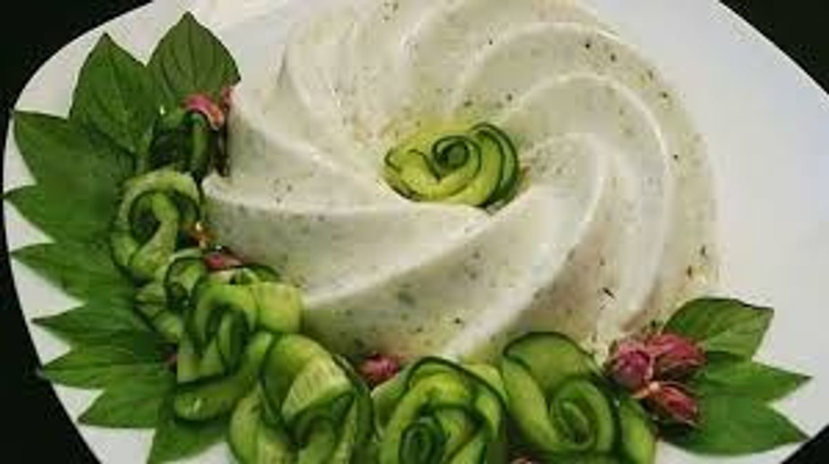 روش تهیه ماست و خیار قالبی خوشمزه
