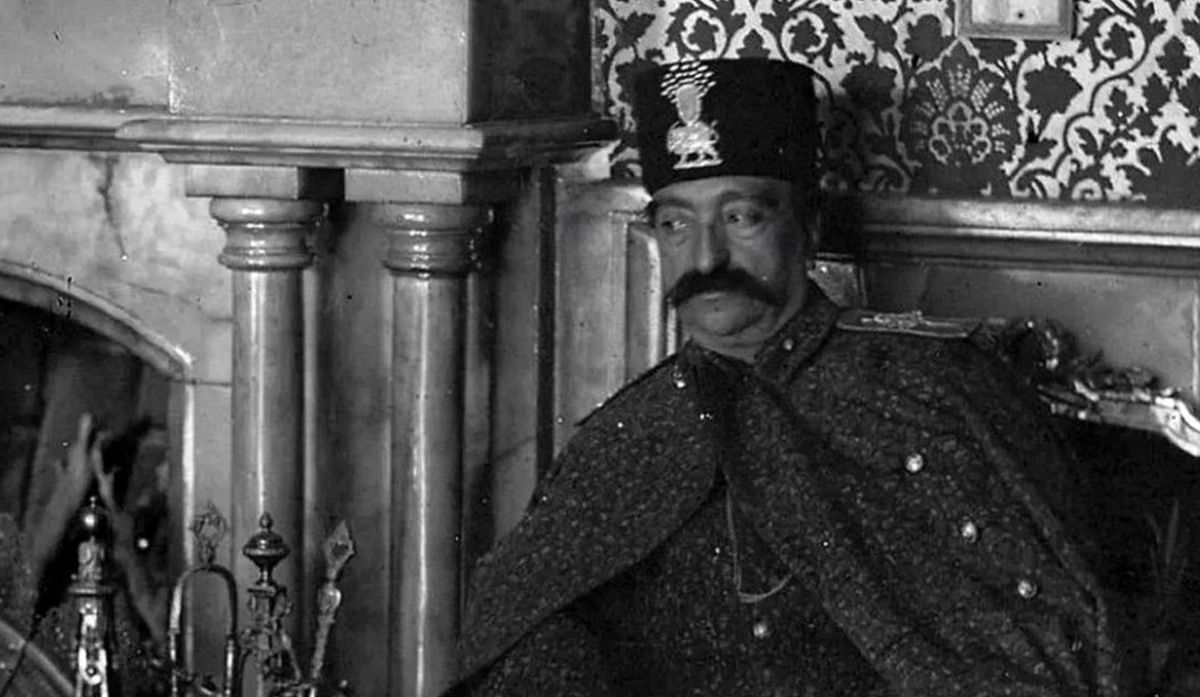 عکس (سفر در زمان)؛ ژست ملوکانه ناصرالدین شاه قاجار در ۴۲ سالگی