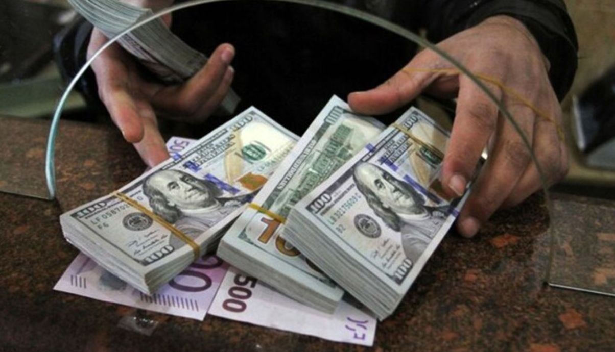 قیمت دلار در آستانه ورود به کانال 70 هزار تومان| قیمت دلار امروز 10 خرداد 1404