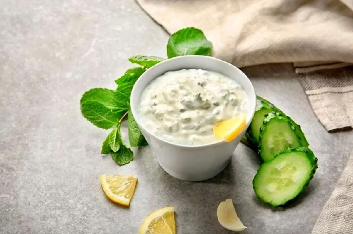 طرز تهیه ماست و خیار به روشی جدید و خلاقانه برای مهمانی