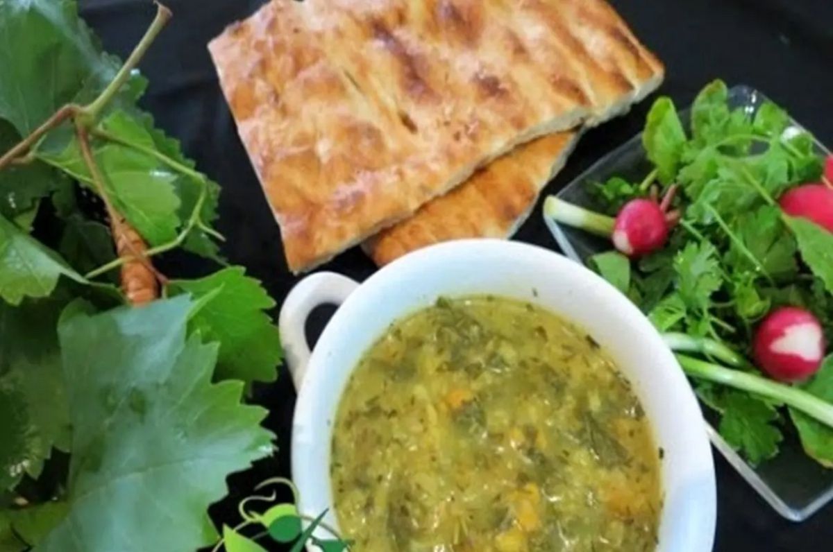 طرز تهیه آش برگ مو؛ آش خوشمزه و سنتی بهاری با طعمی بینظیر