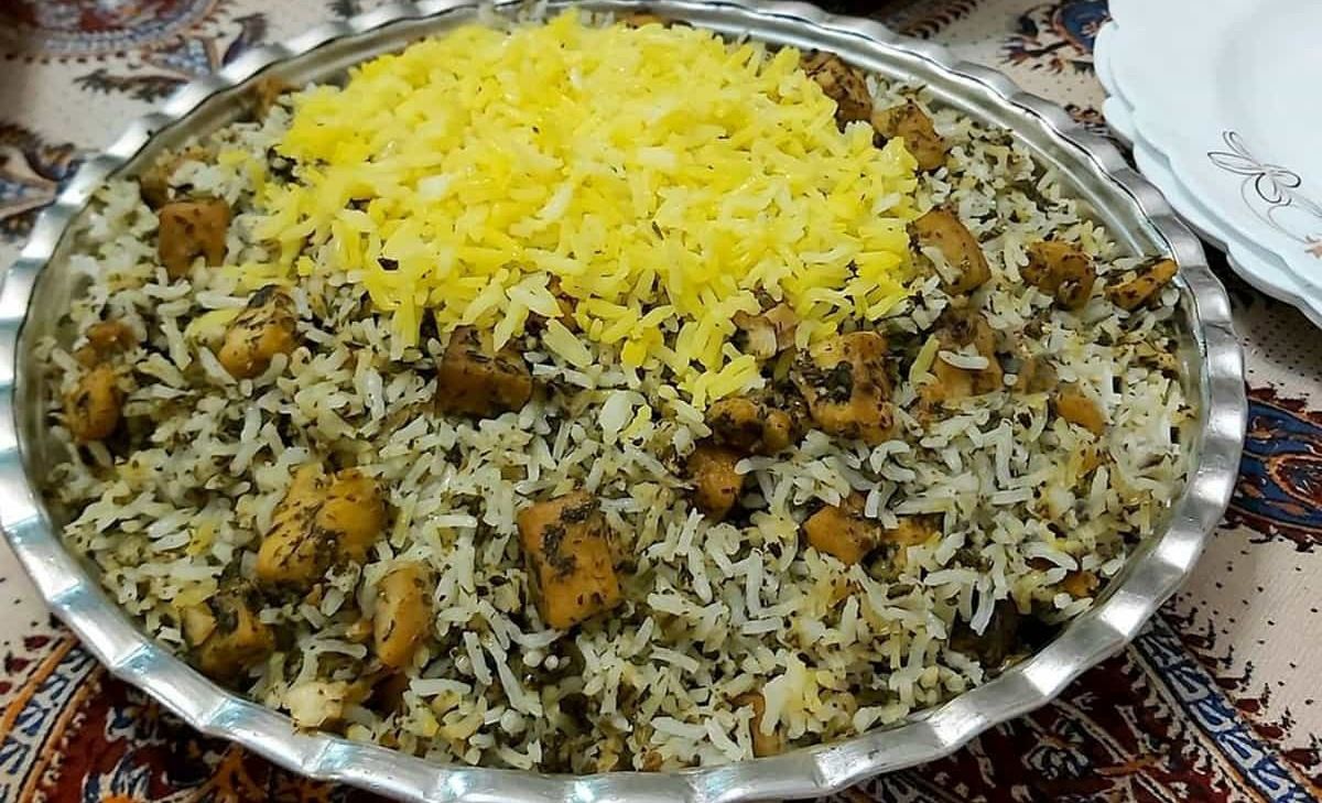 غذای خاص‌پسندها: گشنیز پلو با مرغ زعفرونی مجلسی!