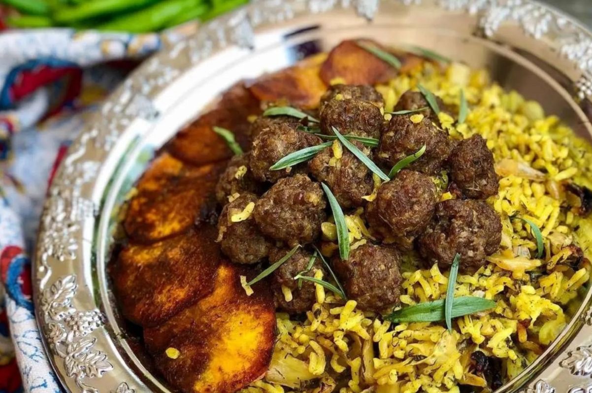 طرز تهیه ریحان پلو با گوشت قلقلی؛ یک پلو مخلوط خوشمزه و فوری
