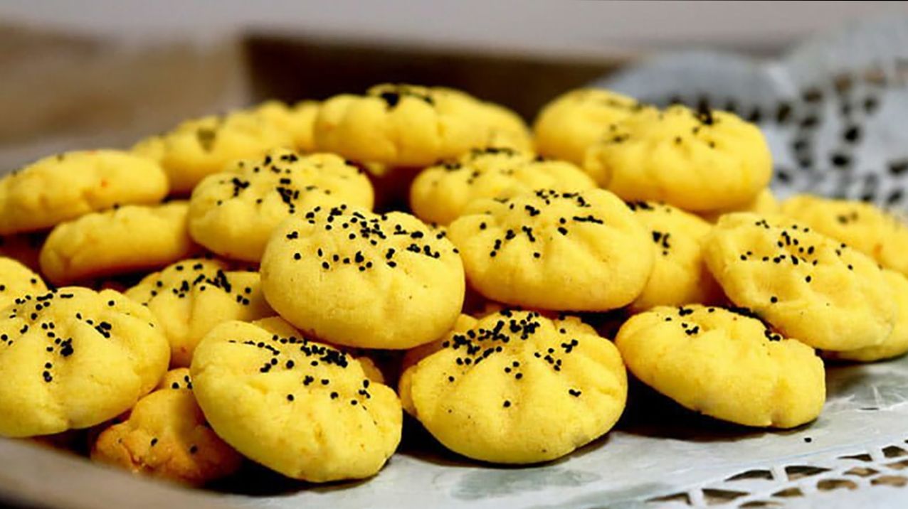 طرز تهیه نان برنجی؛ شیرینی سنتی که هر کسی باید بلد باشد!  | نان برنجی ترد و خوشمزه؛ آموزش کامل با فوت و فن‌های حرفه‌ای!