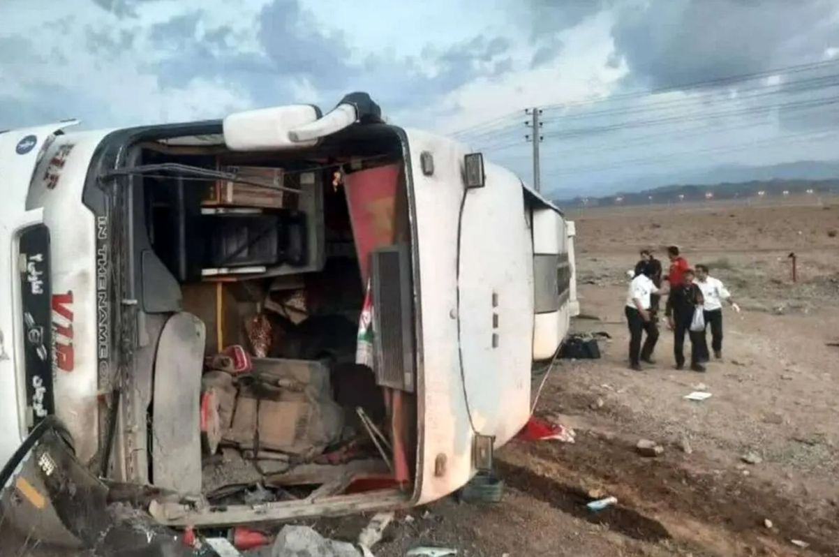 واژگونی اتوبوس در مسیر مشهد به شیراز؛ 37 مسافر مصدوم شدند