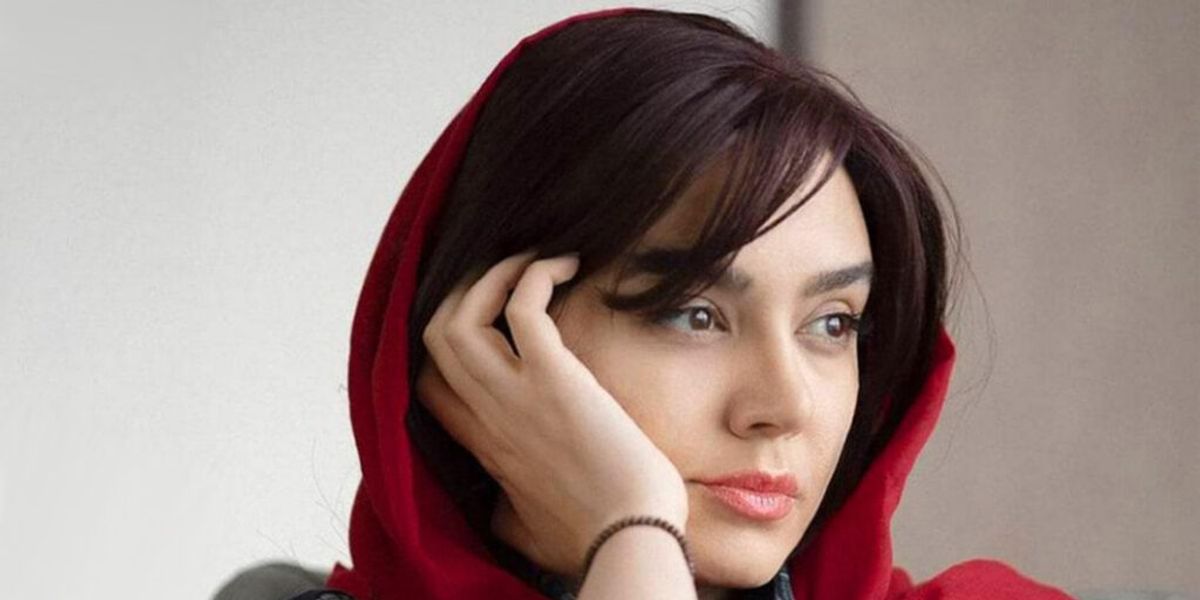 شیرین گیان سریال «نون خ» با کت کراپ جین؛ استایلی که امسال همه جا دیده می‌شود!