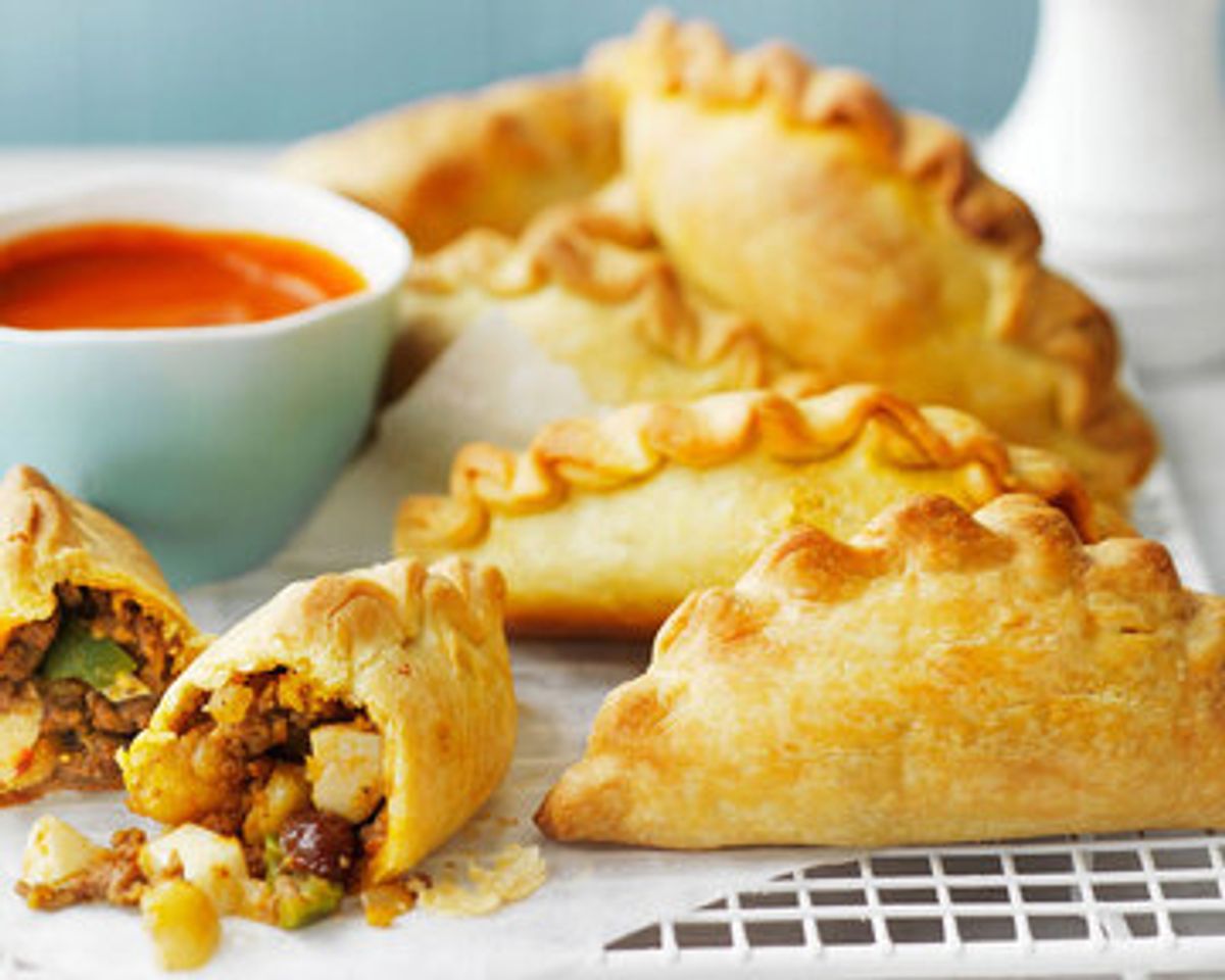 دستور پخت آسان و سریع پیراشکی گوشت با سیب‌زمینی همراه با نکات طلایی