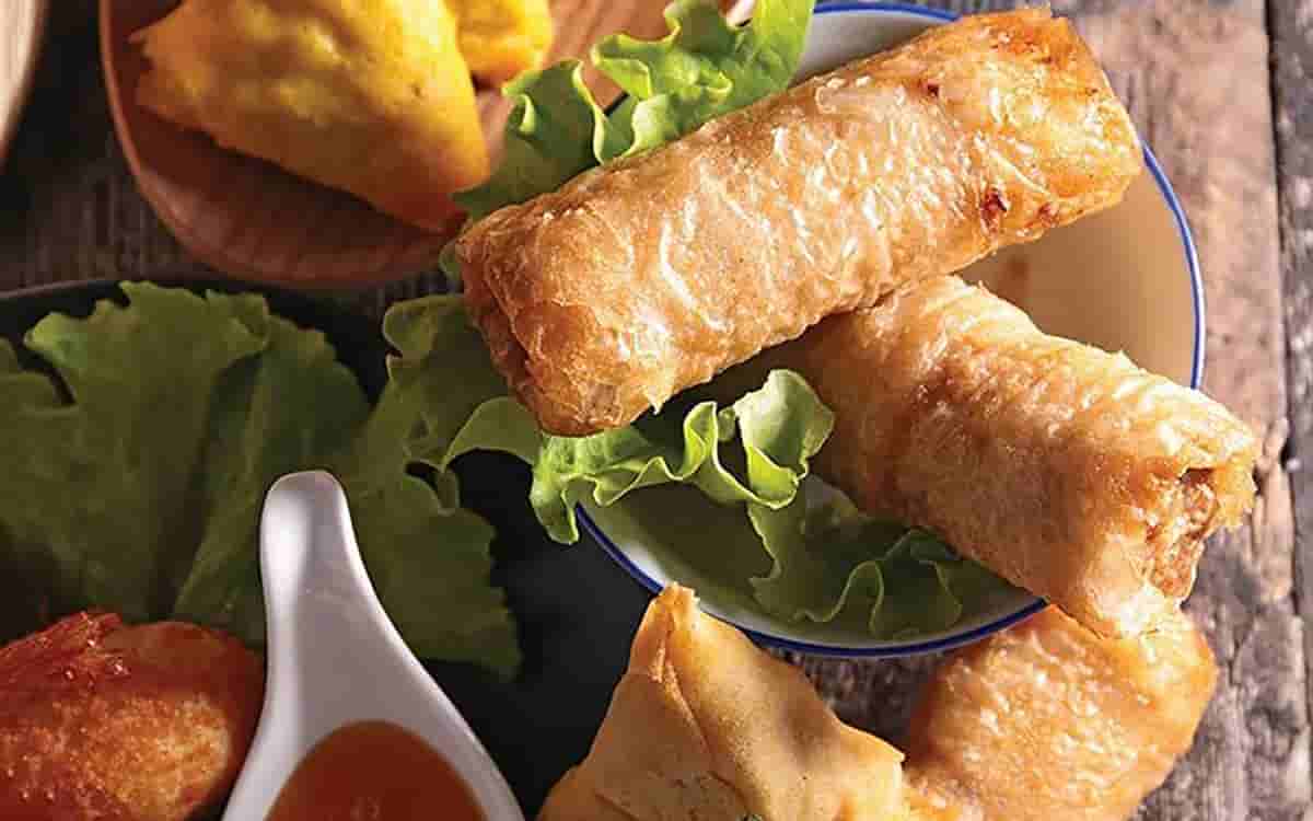 طرز تهیه اسپرینگ رول سیب‌زمینی در خانه + فوت کوزه‌گری