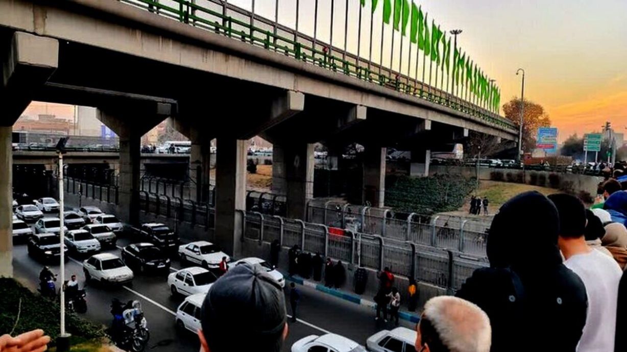 خودکشی از روی پل| سقوط مرگبار از پل نیایش در تهران