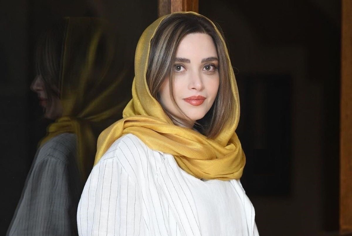 استایل جنجالی بهنوش طباطبایی با کیف میلیاردی!