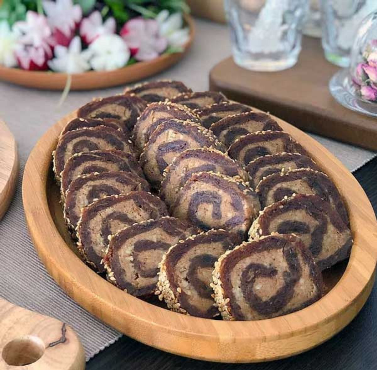 طرز تهیه رولت خرما؛ دسر مجلسی و خوشمزه با طعمی بی‌نظیر