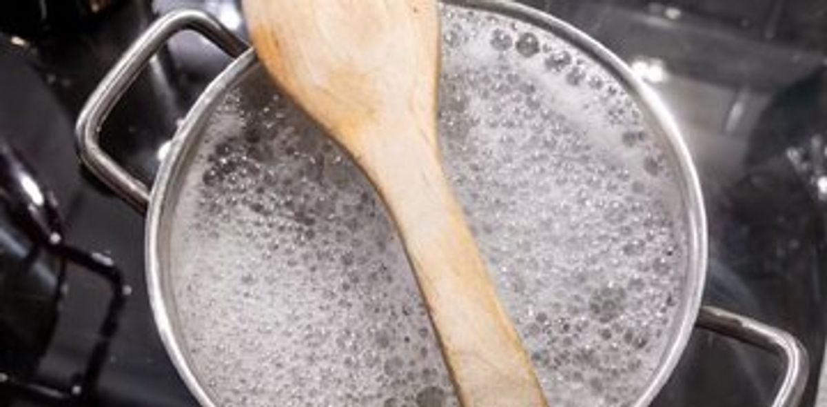 ترفندی ساده و علمی برای جلوگیری از سر رفتن قابلمه هنگام پخت غذا
